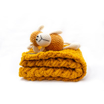 Ručně pletená deka puffy 60x80 cm s ovečkou - HOŘČICE