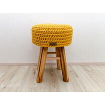 Dřevěná stolička s háčkovaným potahem 43x30 cm - hořčicová